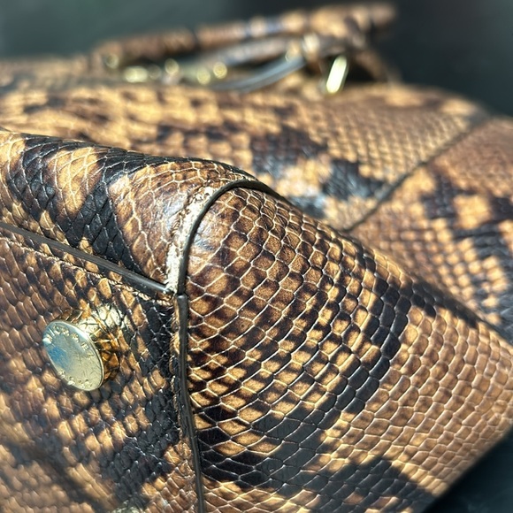 MK python print medium tote bag - Picture 5 of 7